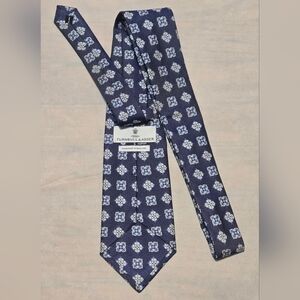 TURNBULL & ASSER London England 100% Silk Tie Navy Blue & White Floral Medallion
